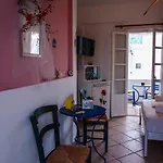 μάνος Ξενοδοχείο με διαμερίσματα 4*