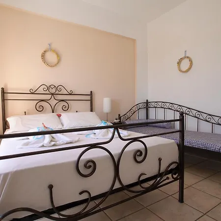 Manos Aparthotel 4*