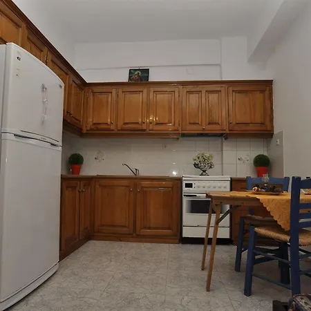 Manos Aparthotel 3*