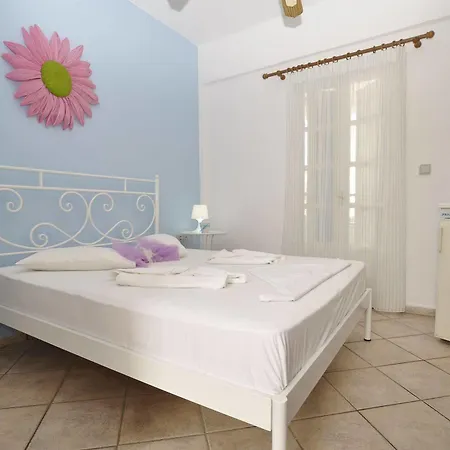 Aparthotel Manos Megas Gialos - Nites