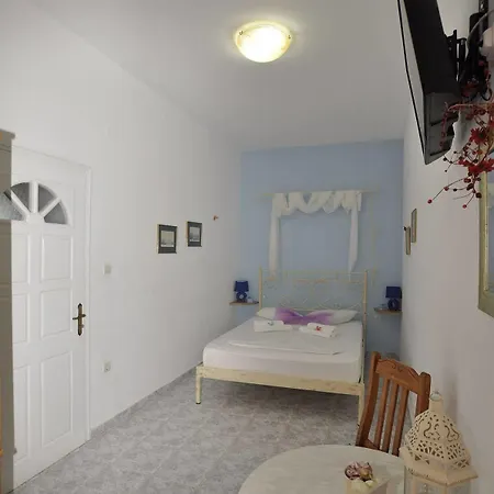 Aparthotel Manos Megas Gialos - Nites